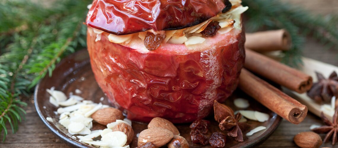 Baked apple with almond, cinnamon and honey