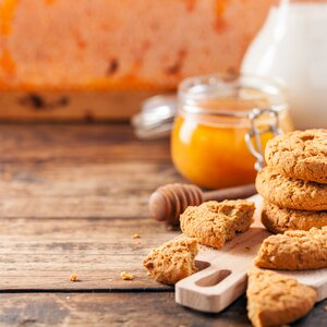 Honey cookies with cashew nuts